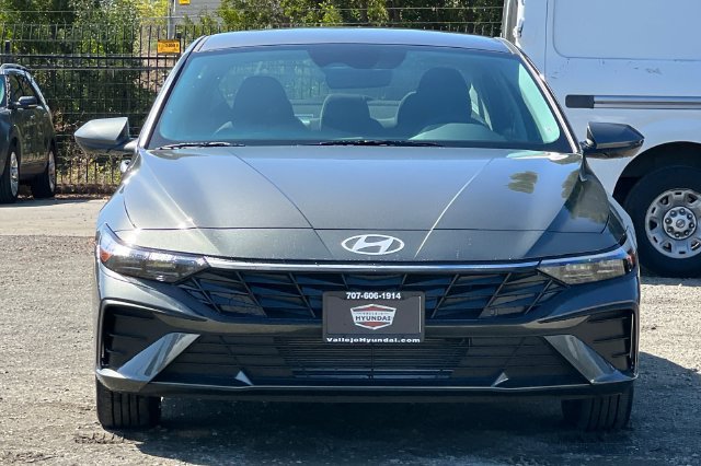 New 2026 Hyundai Elantra SE FWD image 3