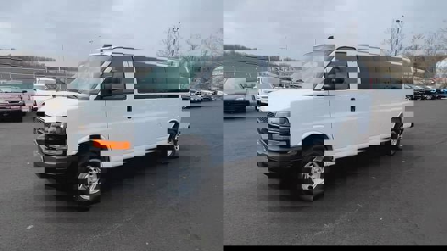 New 2026 Chevrolet Express 3500 LS image 4