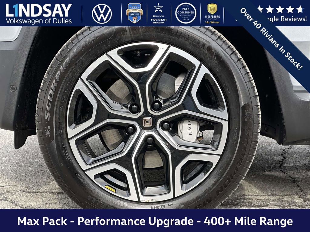 Used 2025 Rivian R1S Adventure image 8