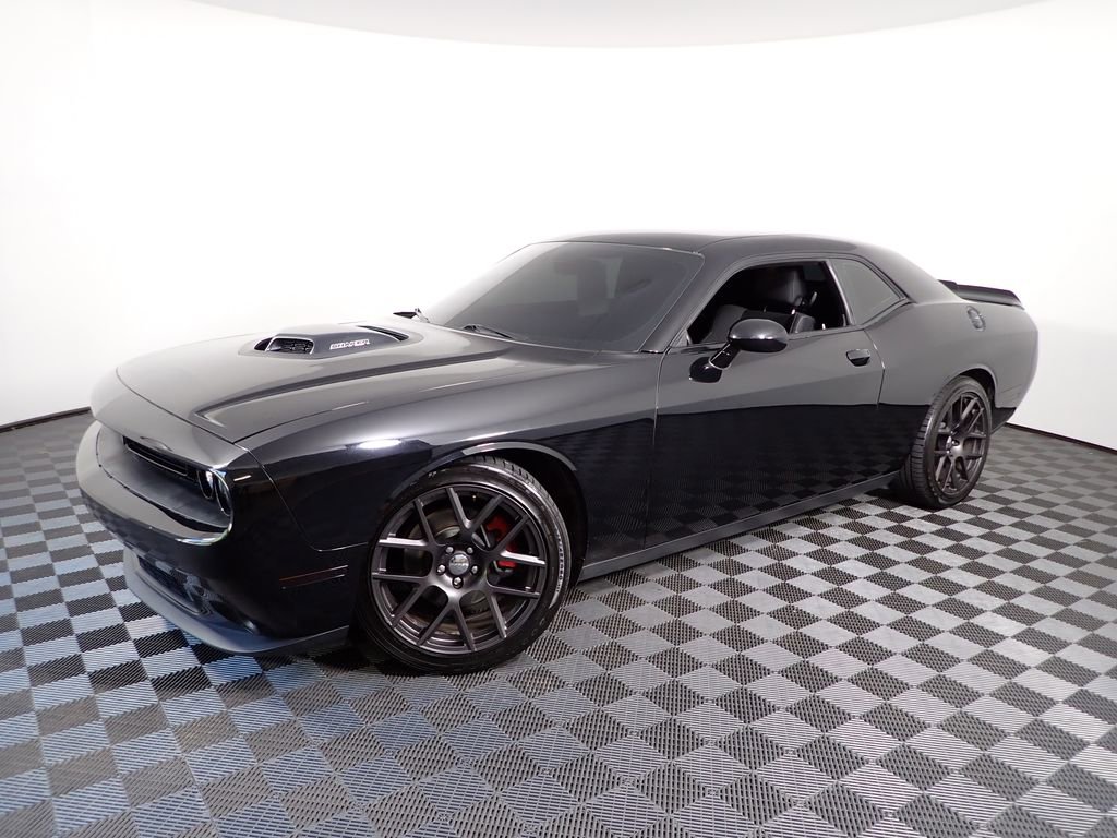 Used 2016 Dodge Challenger R/T RWD image 9