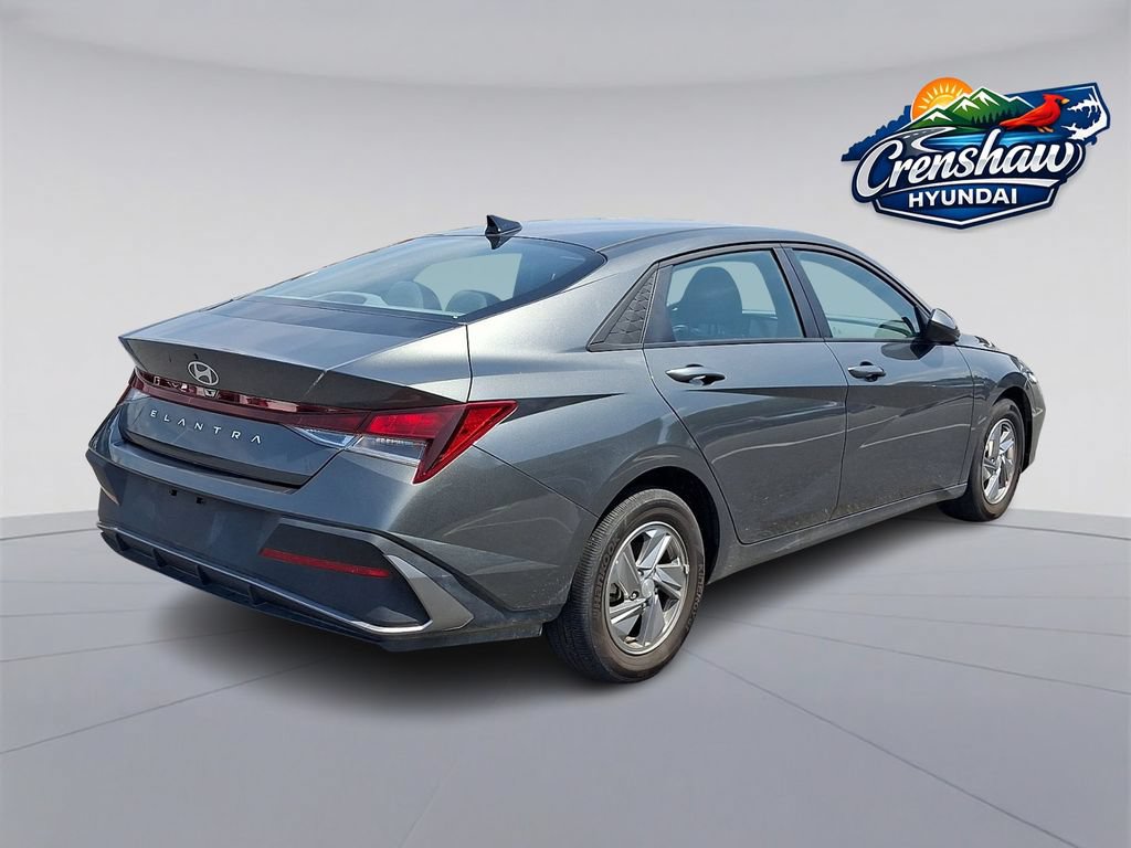 Used 2025 Hyundai Elantra SE FWD image 6