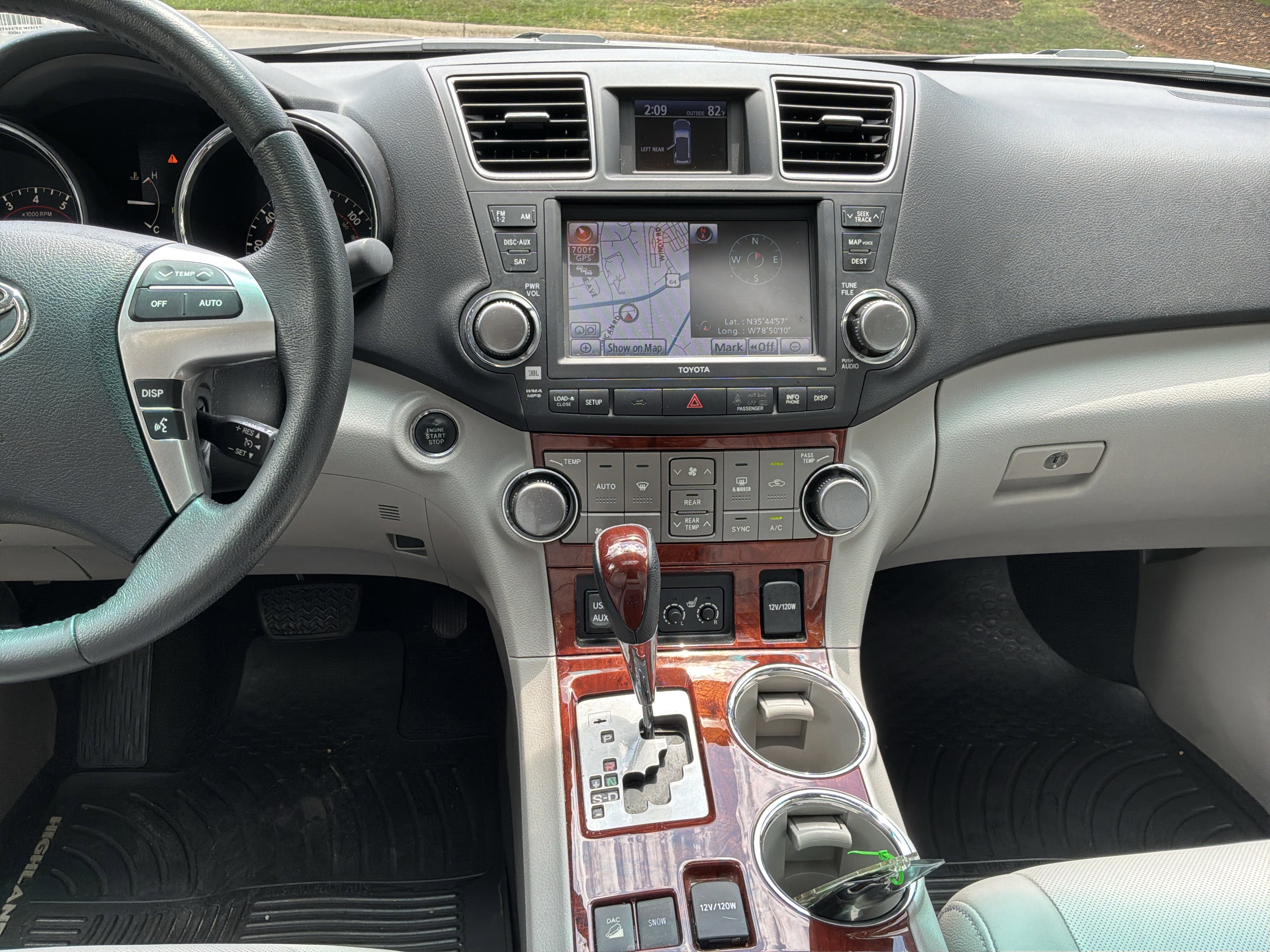 Used 2011 Toyota Highlander Limited w/ Tow Pkg AWD/4WD image 30