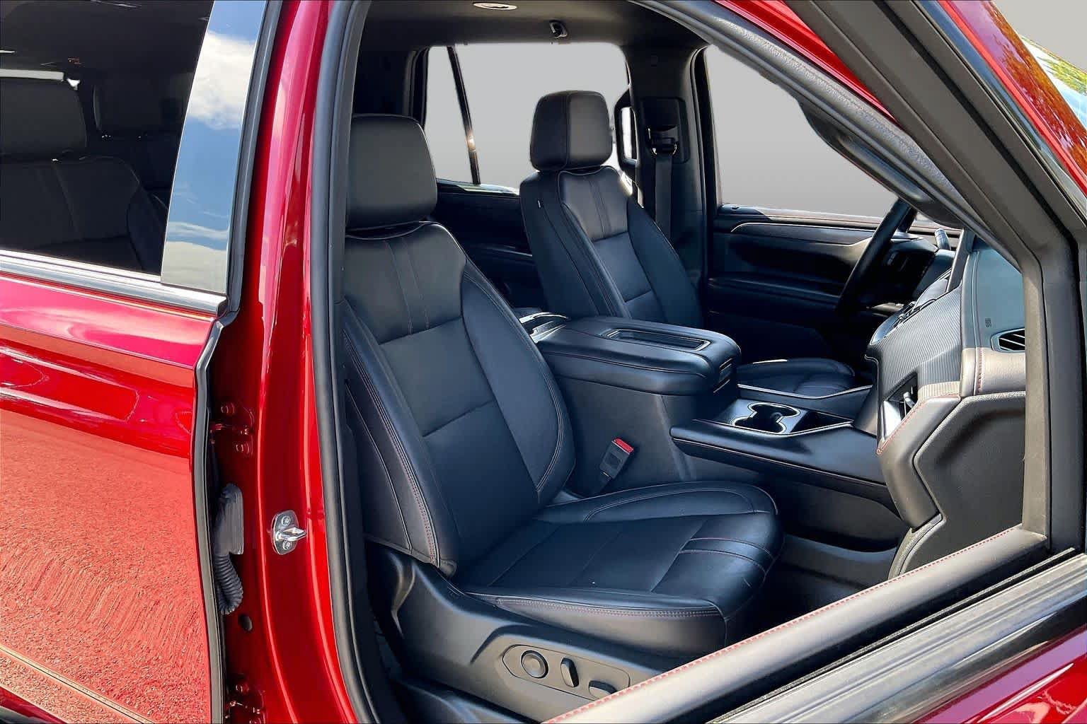 Used 2023 Chevrolet Tahoe RST w/ Luxury Package RWD image 9