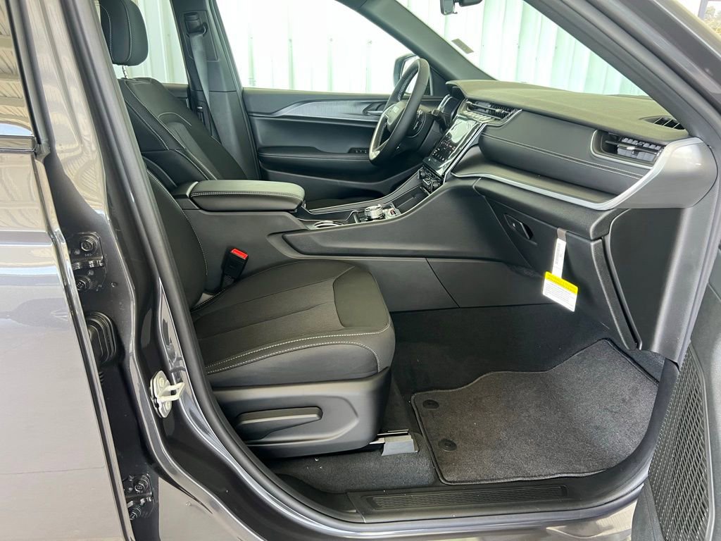 New 2025 Jeep Grand Cherokee L Laredo w/ Luxury Tech Group I image 27