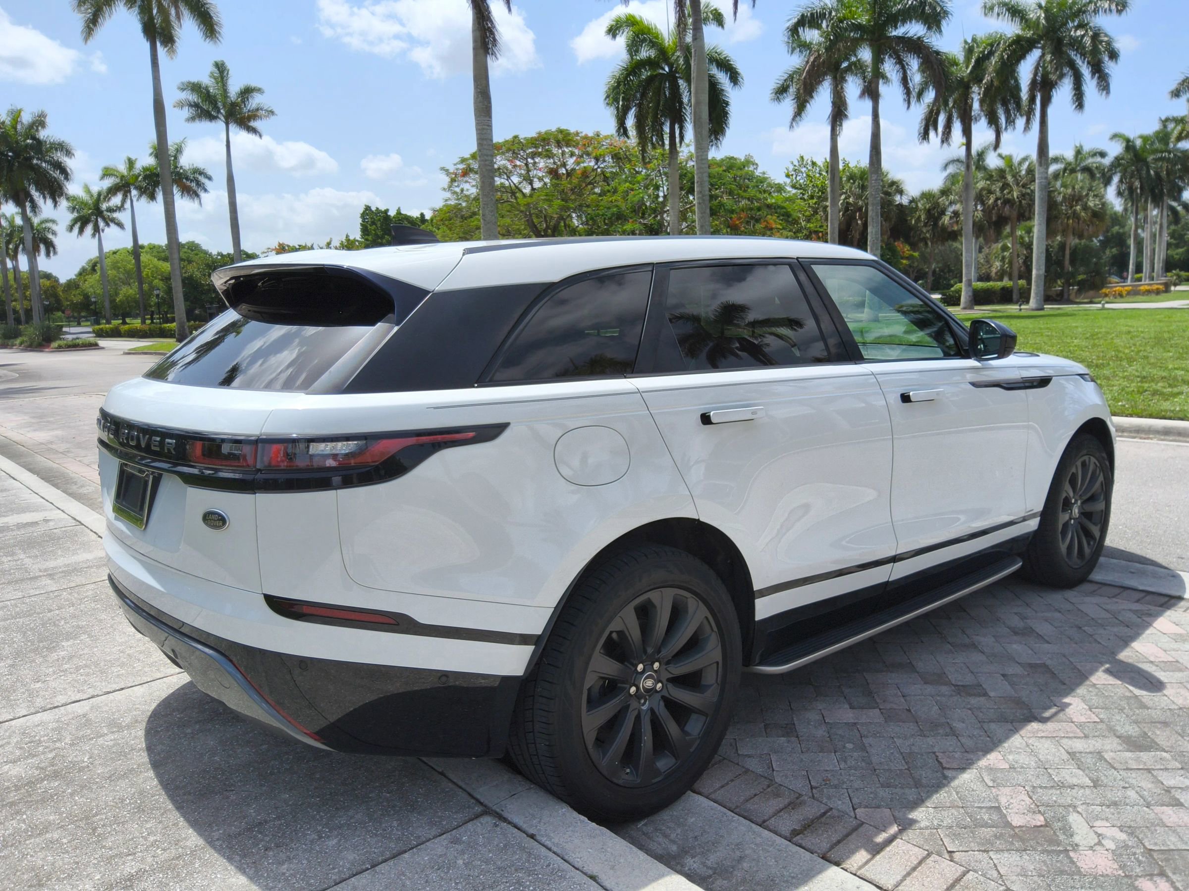 Used 2019 Land Rover Range Rover Velar R-Dynamic SE image 7
