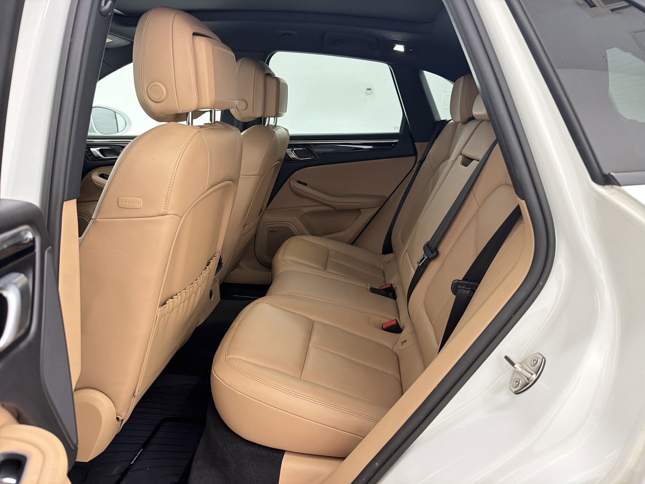 Used 2022 Porsche Macan image 14