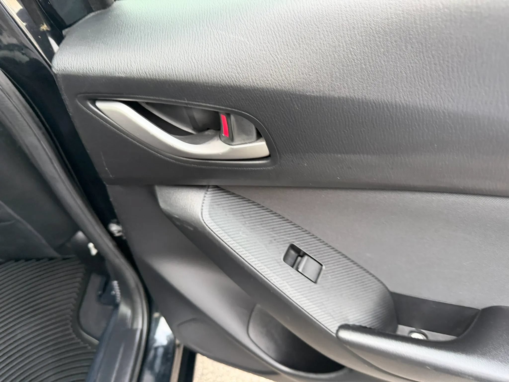 Used 2014 MAZDA MAZDA3 i Touring w/ Moonroof Package 1 FWD image 30