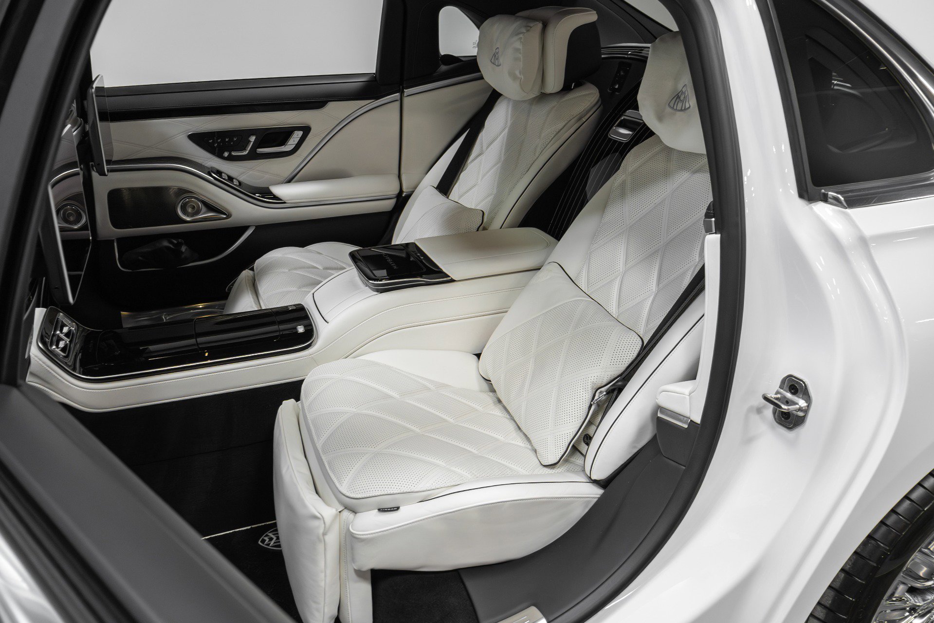 Used 2024 Mercedes-Benz Maybach S 680 Maybach S 680 4MATIC image 44