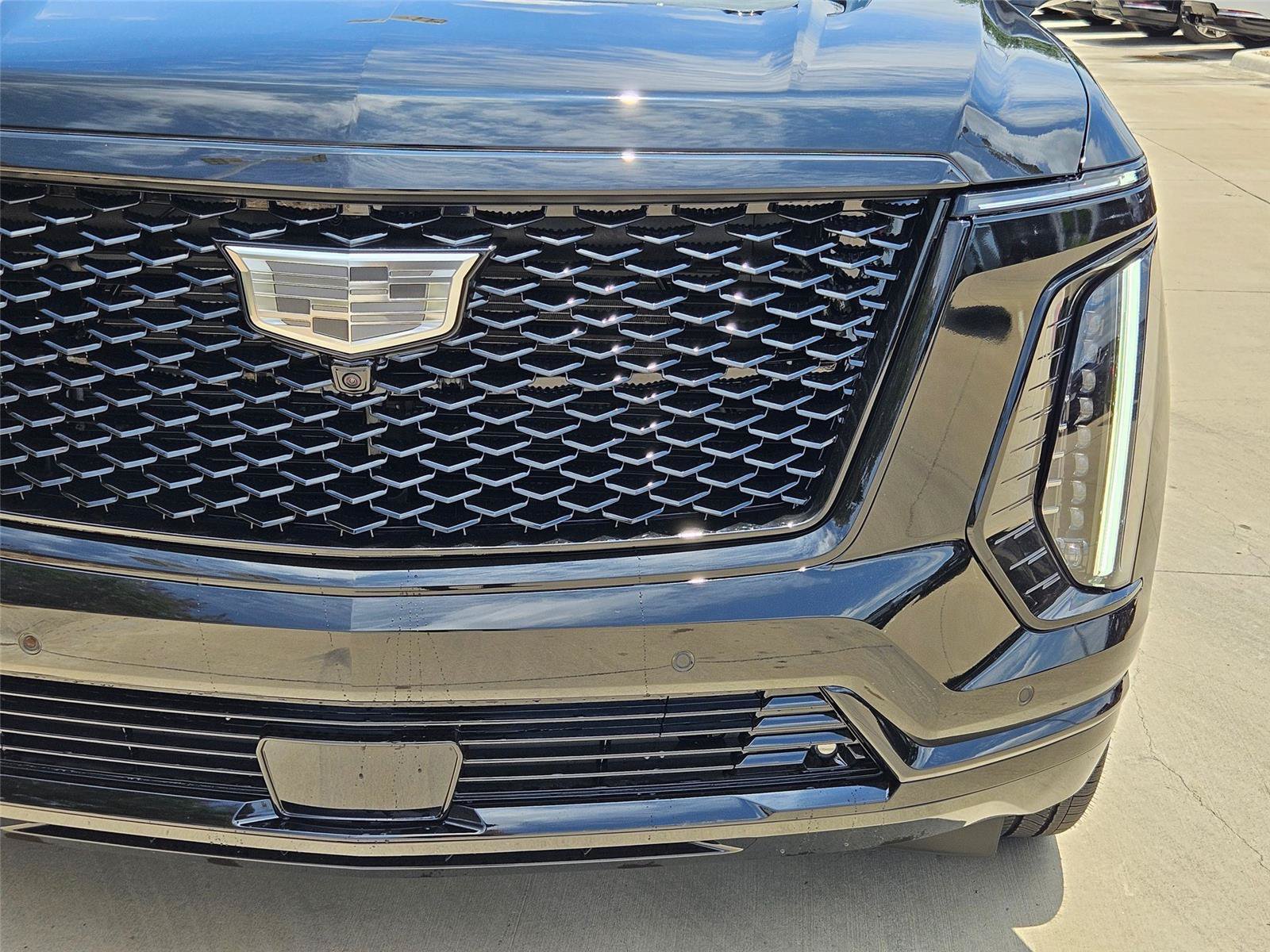 New 2026 Cadillac Escalade Platinum Sport w/ LPO, ONYX Package AWD/4WD image 40