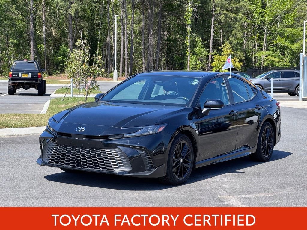 Used 2025 Toyota Camry SE w/ Convenience Package FWD image 2