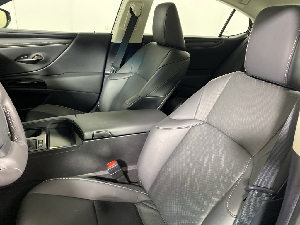Certified 2023 Lexus ES 300h w/ Premium Package image 11