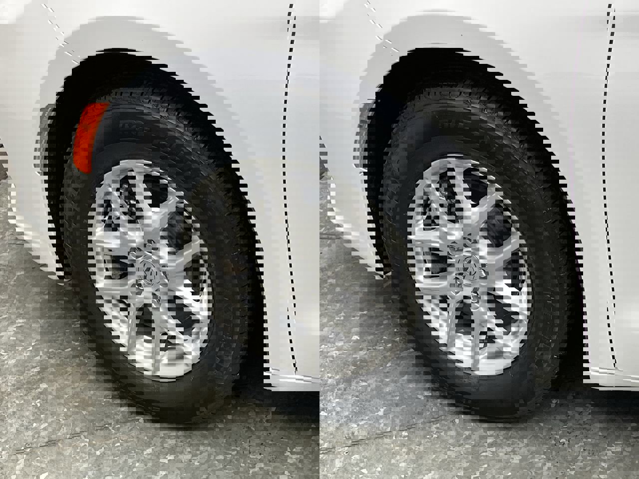 Used 2023 Chrysler Pacifica Touring image 32