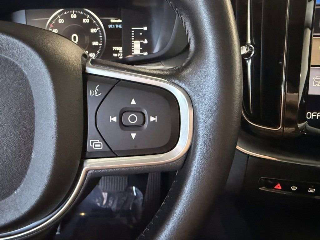 Used 2018 Volvo XC60 T5 Momentum image 17