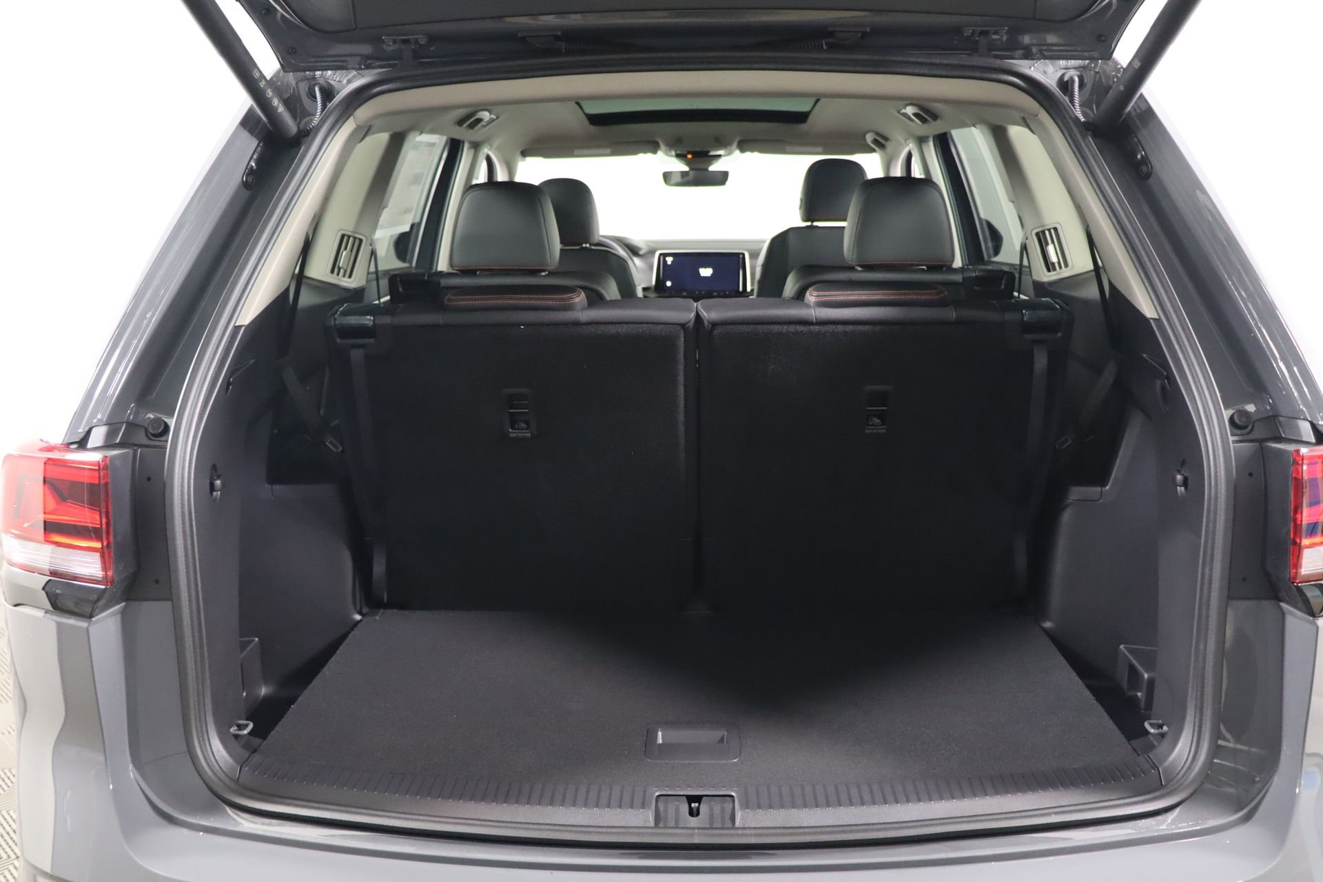 Used 2025 Volkswagen Atlas Peak Edition SE image 44