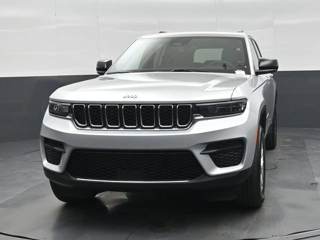 New 2026 Jeep Grand Cherokee Laredo w/ Trailer Tow Package AWD/4WD image 27