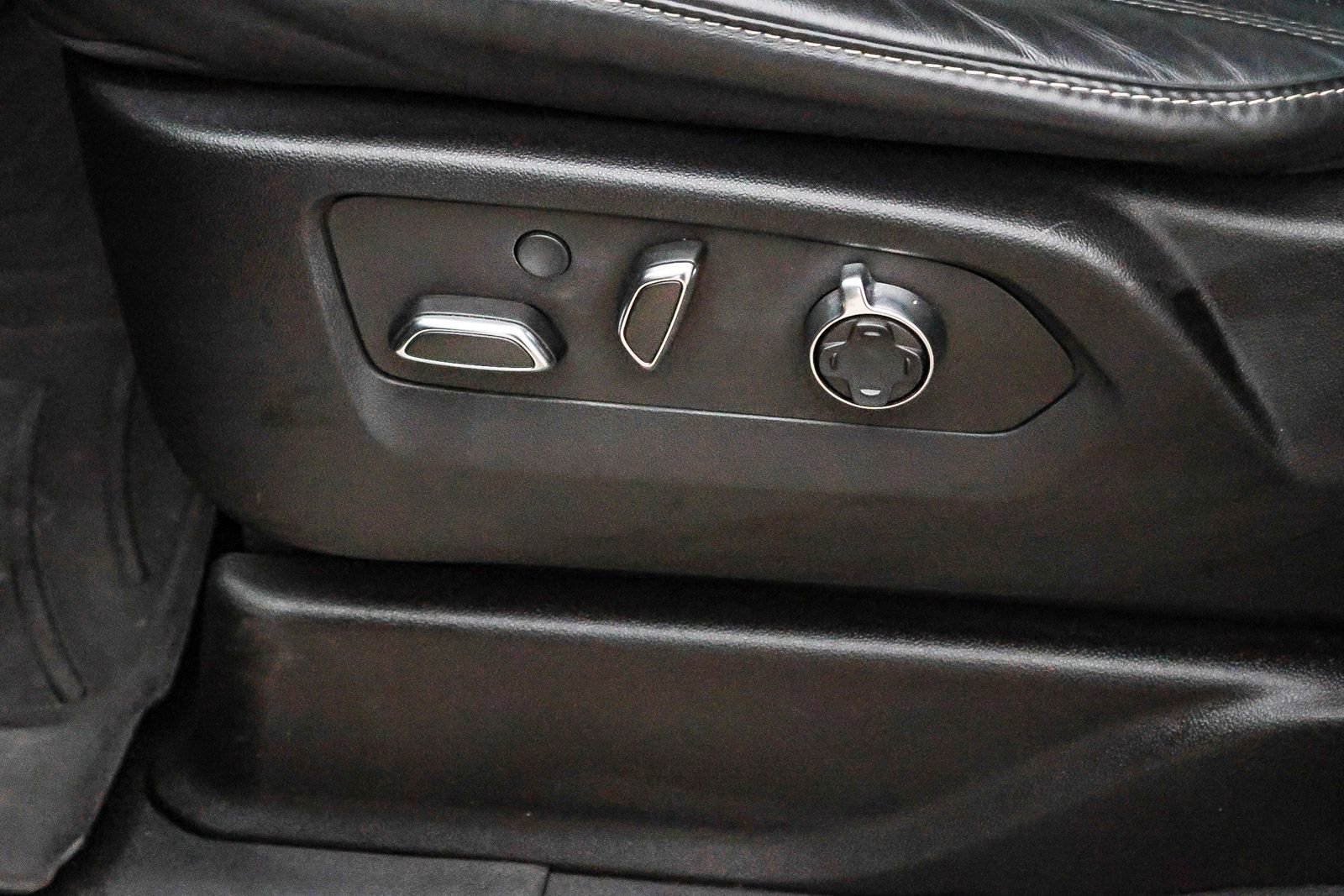 Used 2023 Cadillac Escalade Sport Platinum w/ LPO, ONYX Package image 30