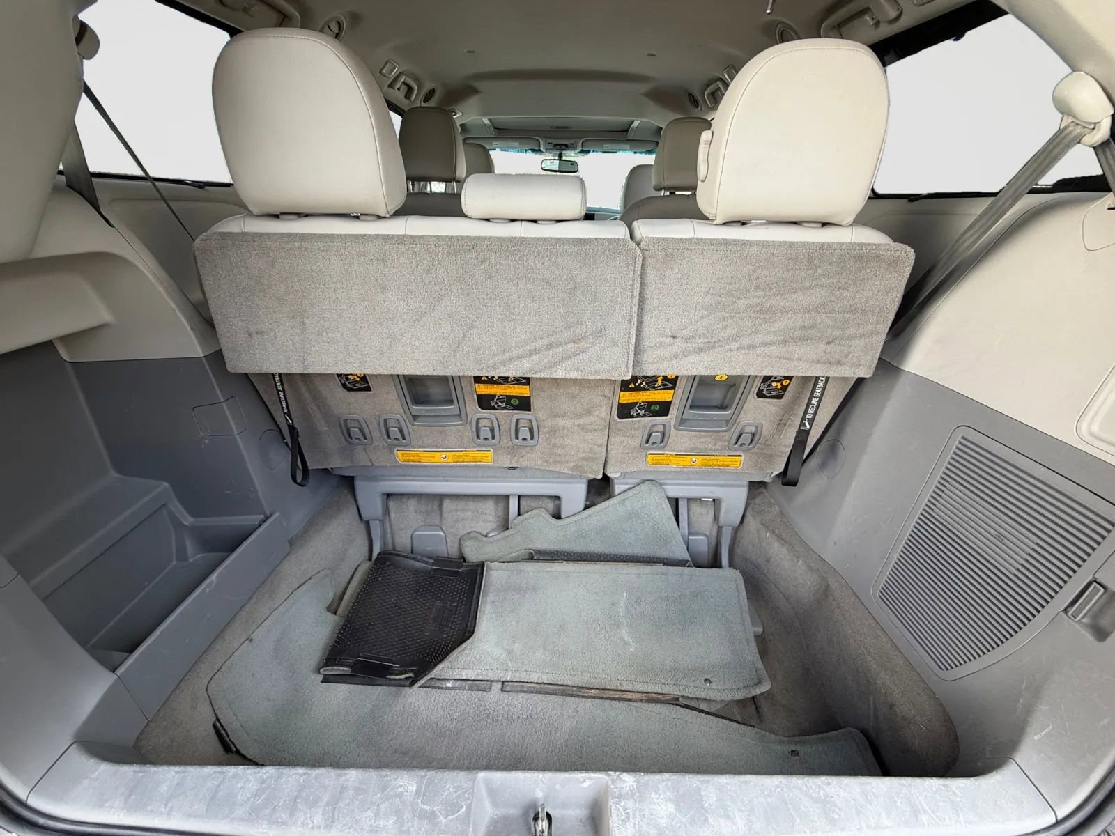 Used 2013 Toyota Sienna XLE image 15