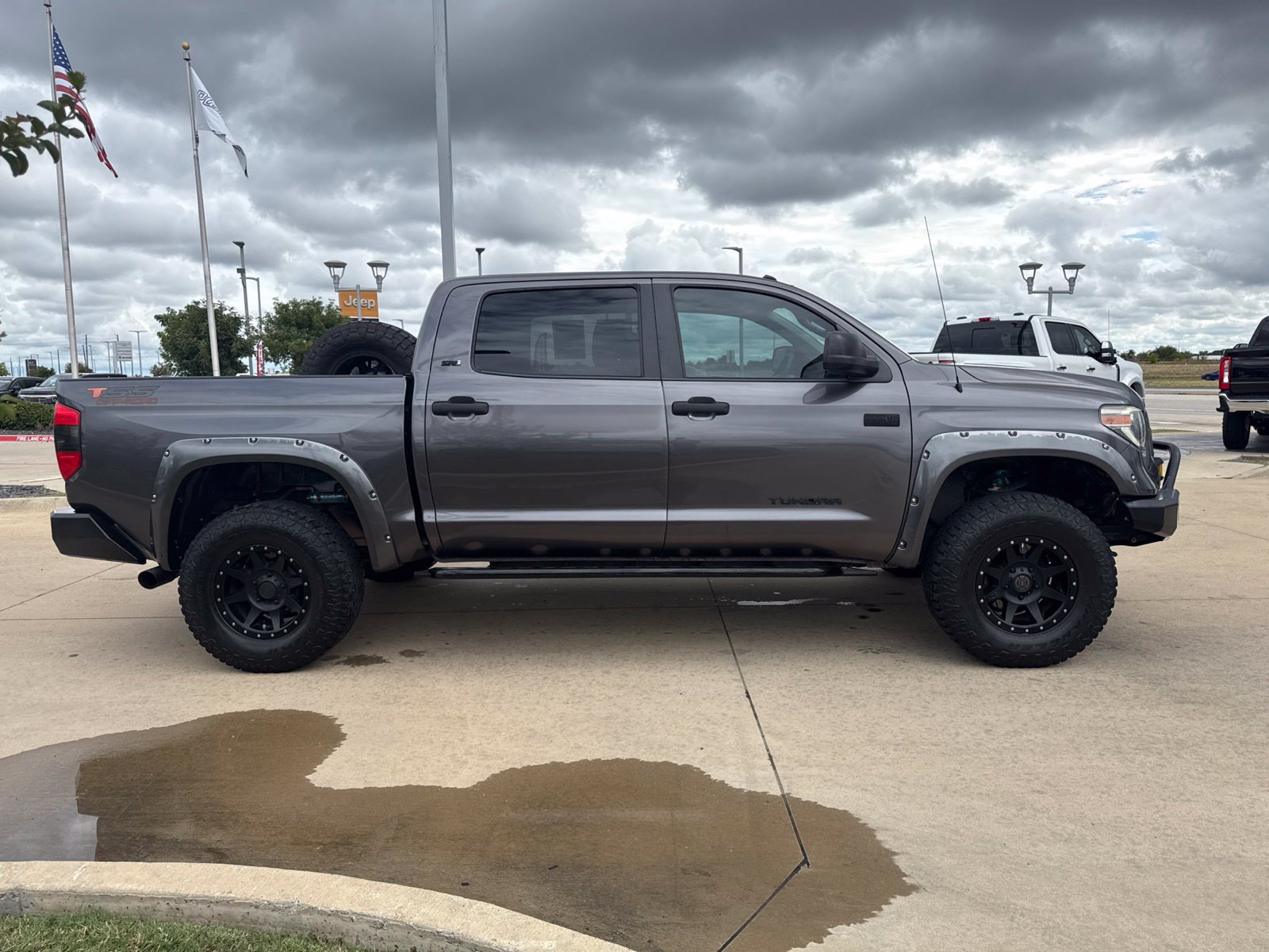 Used 2016 Toyota Tundra SR5 w/ SR5 Upgrade Package AWD/4WD image 7