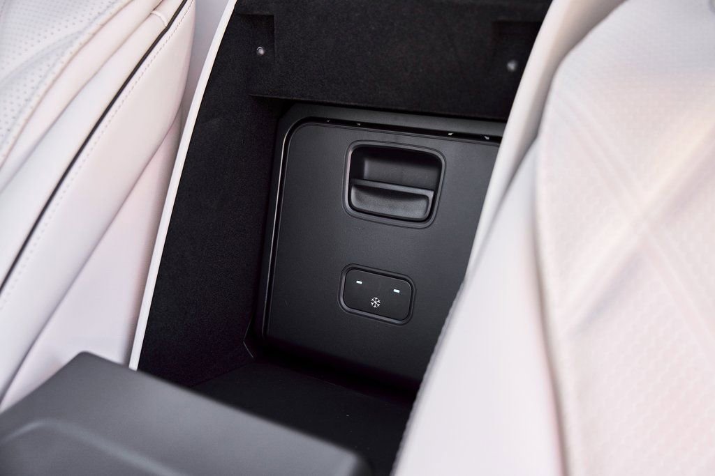 Used 2025 Mercedes-Benz Maybach EQS 680 4MATIC image 57