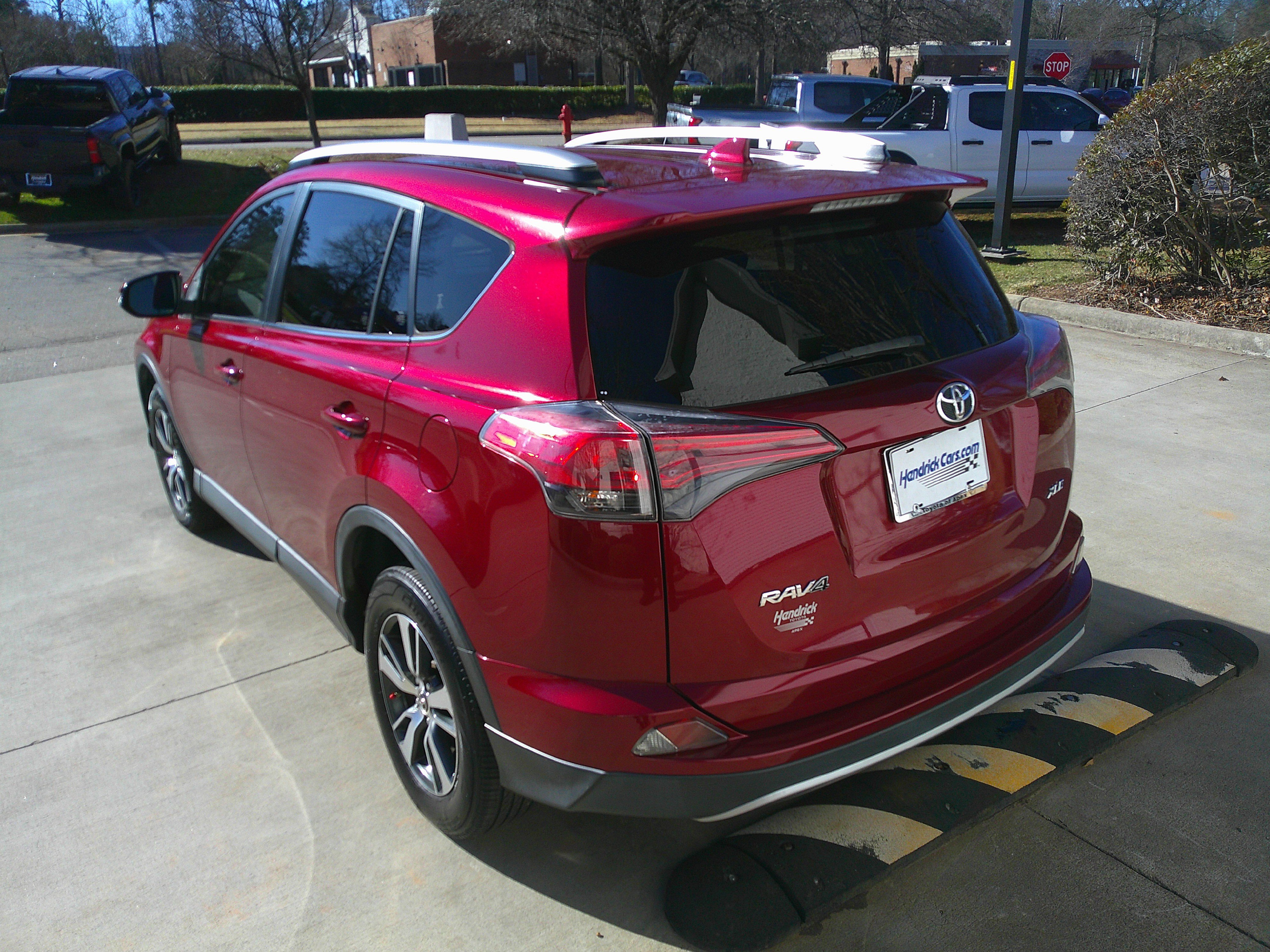 Used 2018 Toyota RAV4 XLE image 9