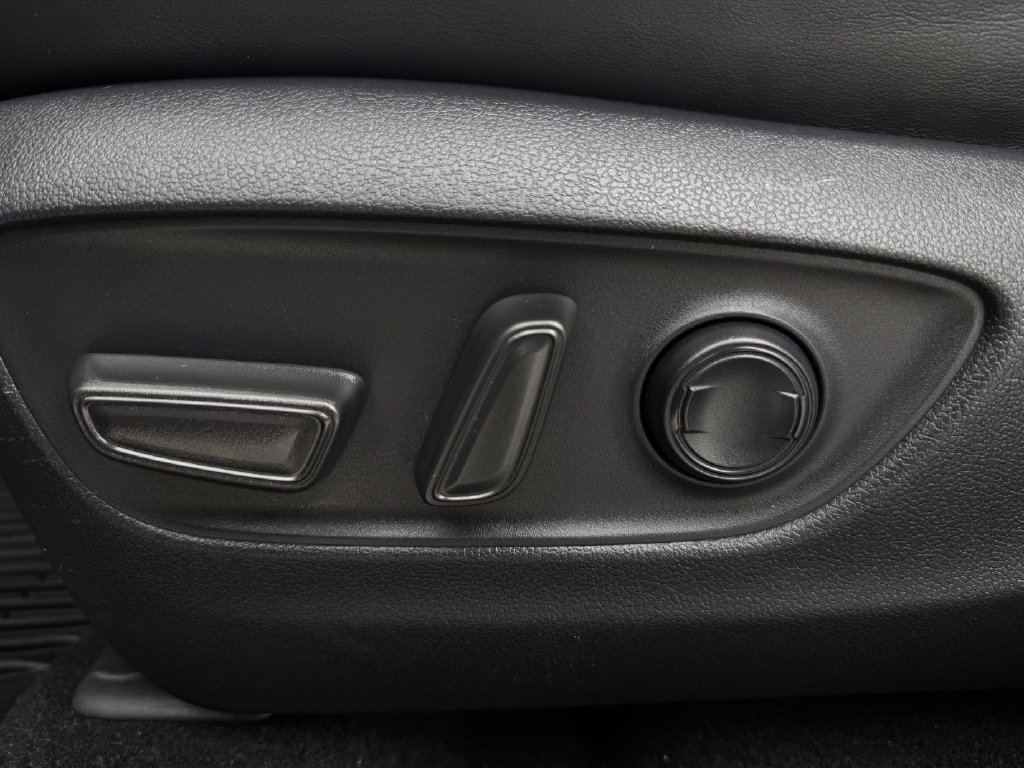 Used 2019 Toyota RAV4 Limited w/ Advanced Technology Package AWD/4WD image 26