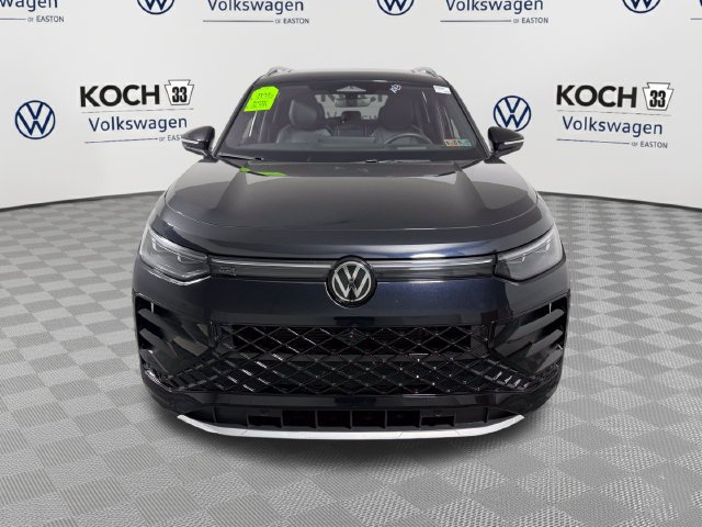 Used 2025 Volkswagen Tiguan SEL R-Line AWD/4WD image 2