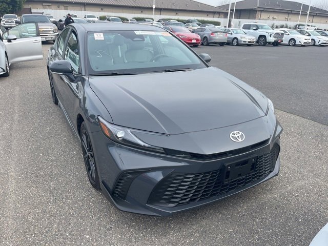 Used 2025 Toyota Camry XLE video 2