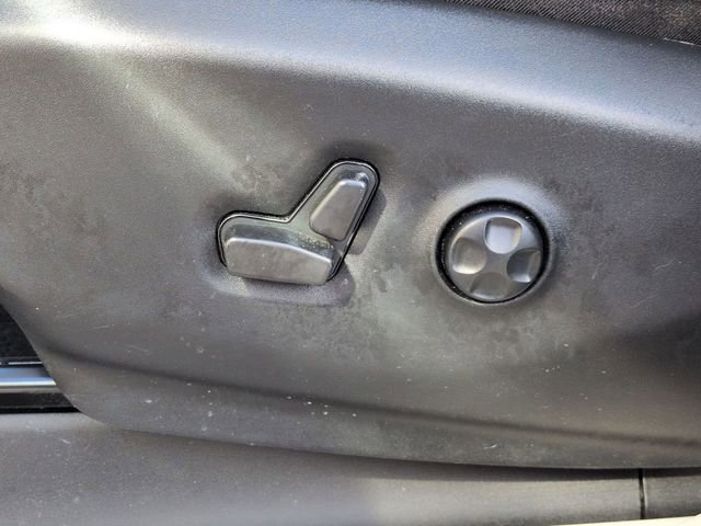 Used 2024 Chrysler Pacifica Touring-L image 13