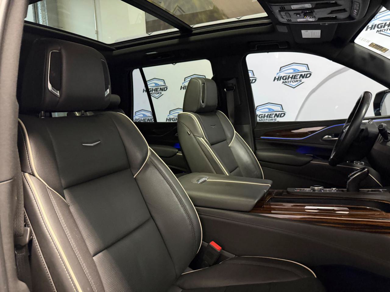 Used 2022 Cadillac Escalade Premium Luxury w/ Performance Package AWD/4WD image 28