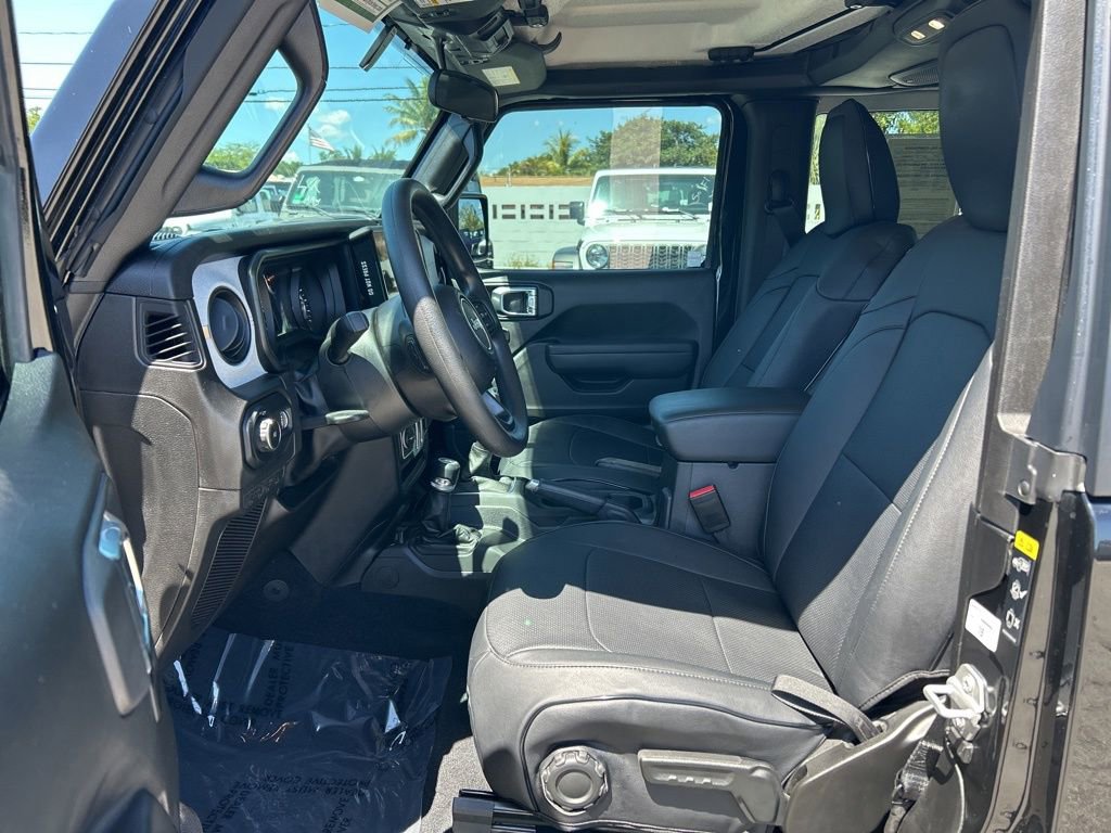 Used 2025 Jeep Wrangler Sport AWD/4WD image 9