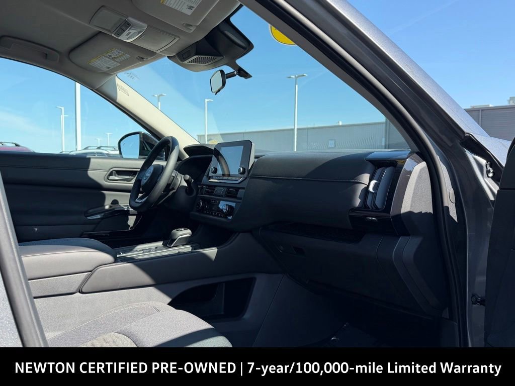 Used 2025 Nissan Pathfinder S FWD image 26