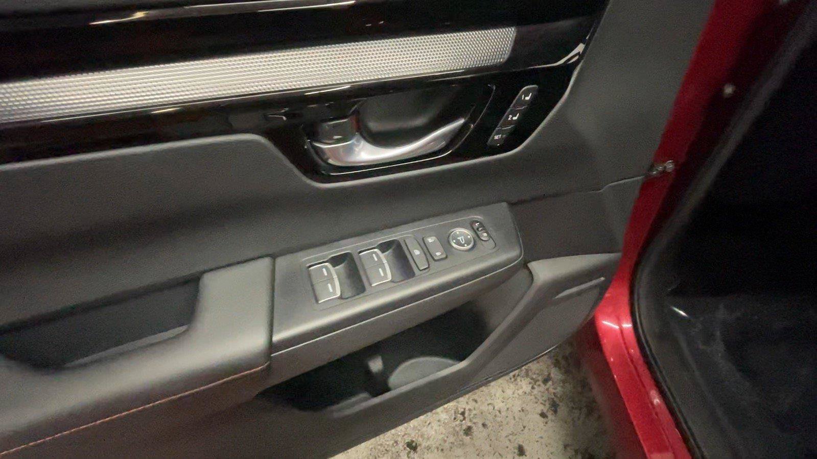Used 2025 Honda CR-V Sport Touring image 29