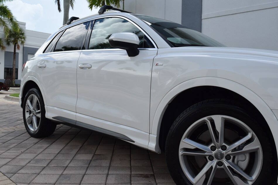 Used 2020 Audi Q3 2.0T Premium w/ Convenience Package AWD/4WD image 16