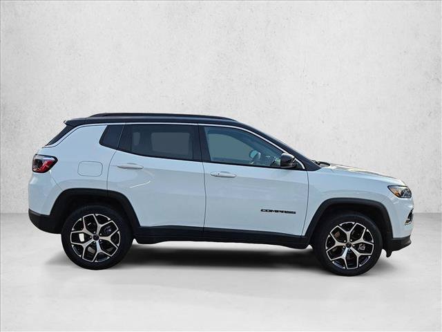 Used 2025 Jeep Compass Limited AWD/4WD image 4