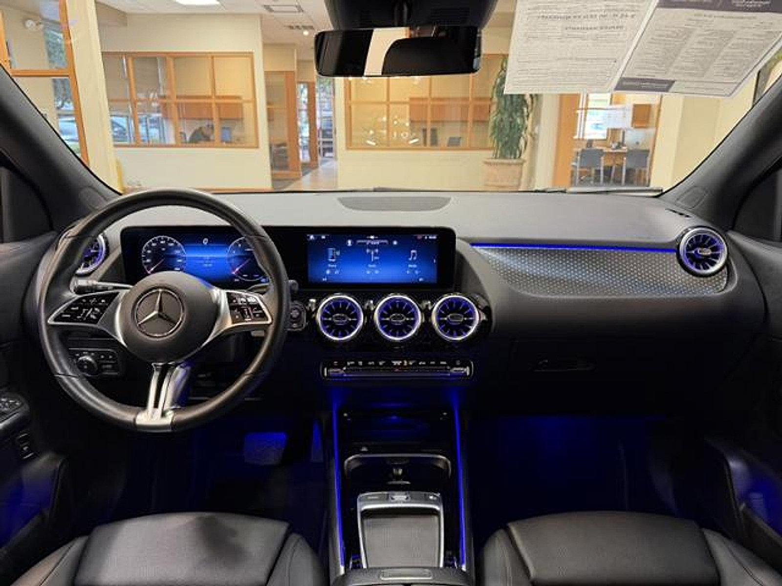 Used 2025 Mercedes-Benz GLA 250 image 10