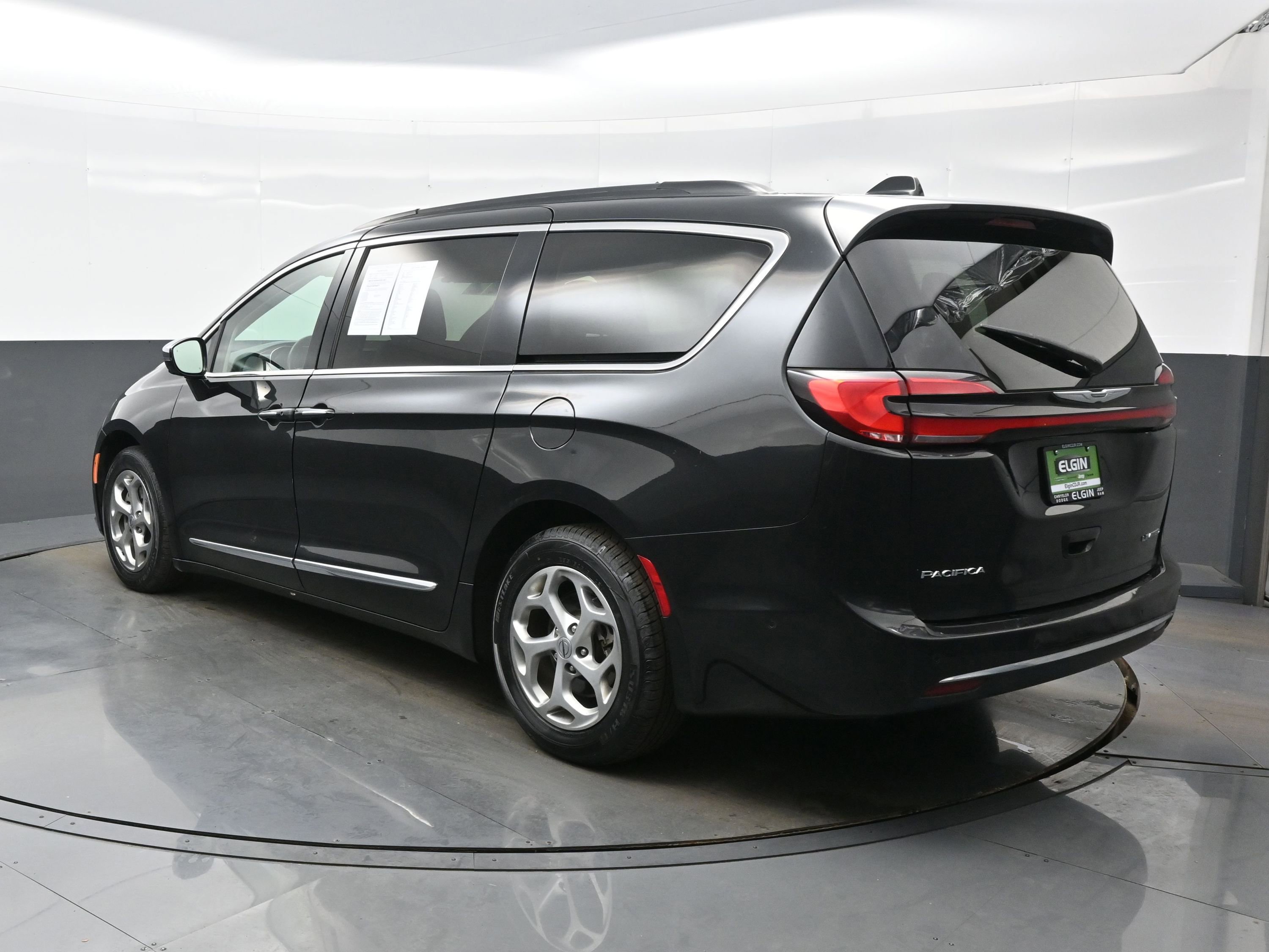 Used 2022 Chrysler Pacifica Limited image 4