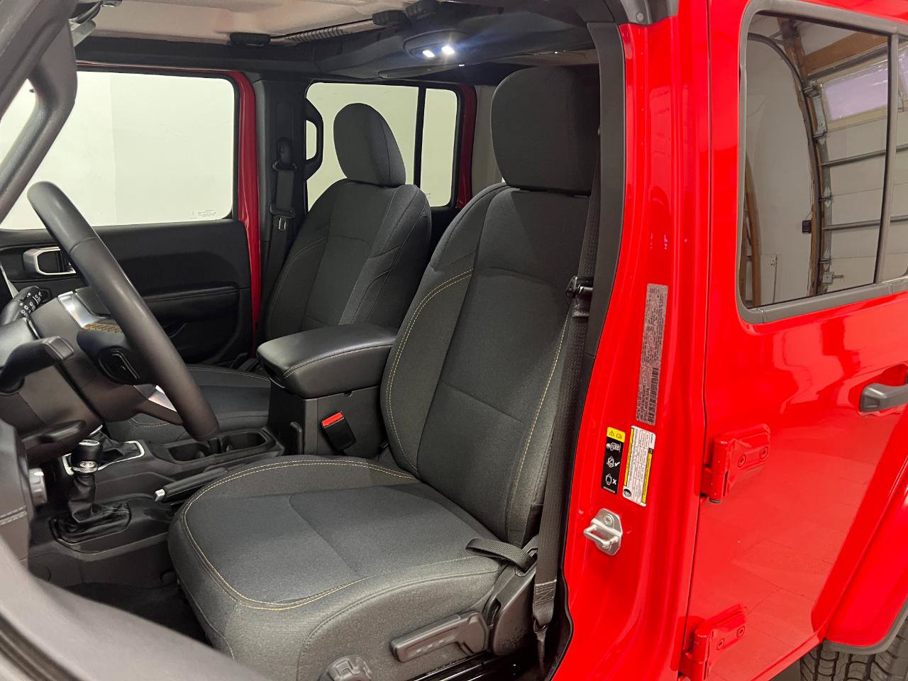 Used 2025 Jeep Wrangler Unlimited Sahara AWD/4WD image 50