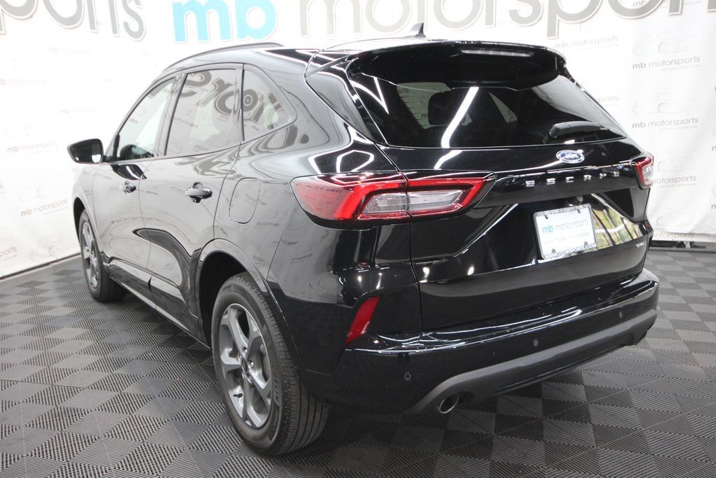 Used 2023 Ford Escape ST-Line w/ Tech Pack #1 AWD/4WD image 4