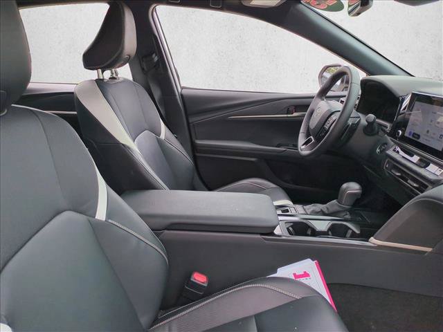 Used 2025 Toyota Camry SE w/ Convenience Package FWD image 22