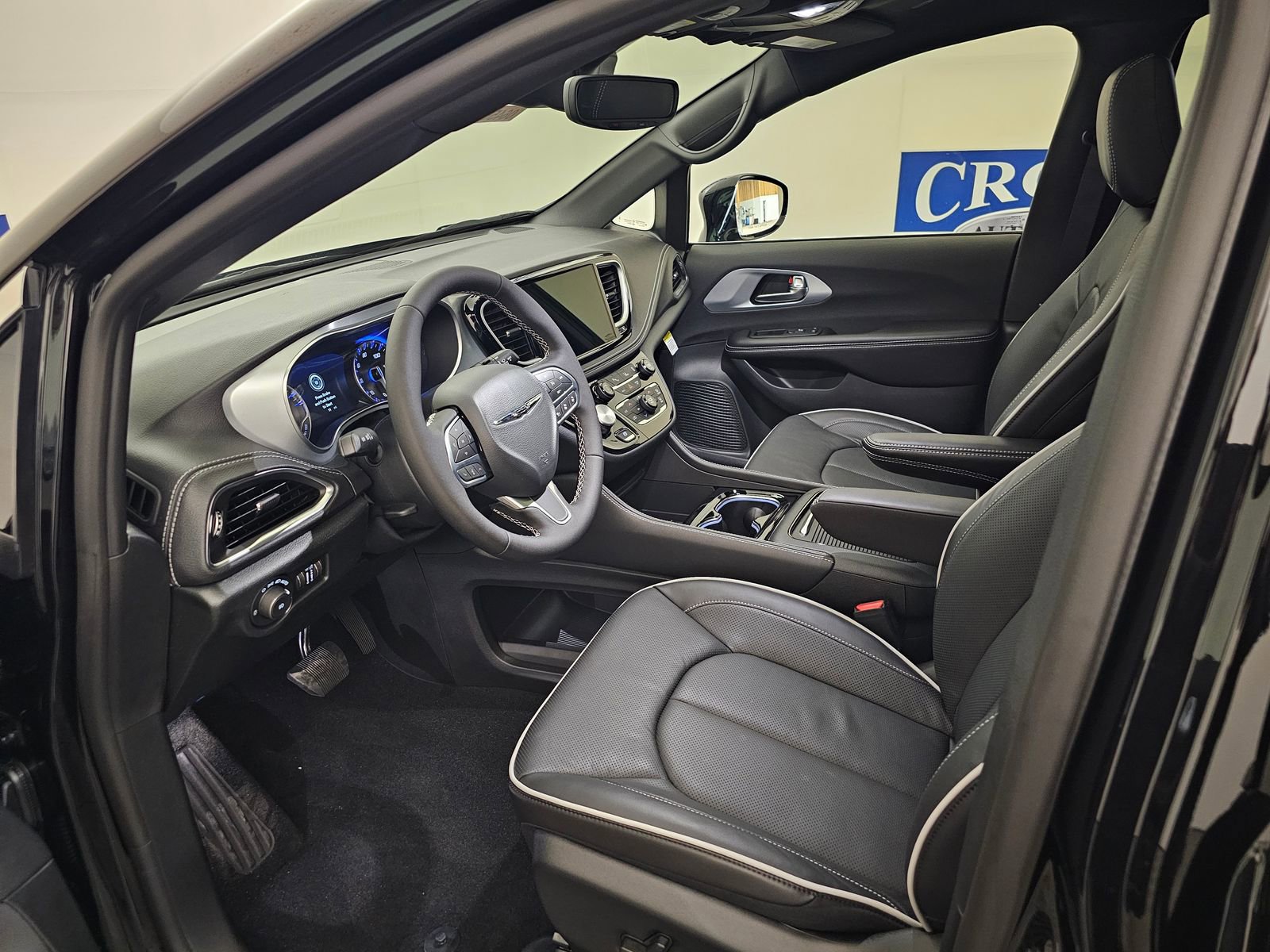 New 2026 Chrysler Pacifica Limited image 11