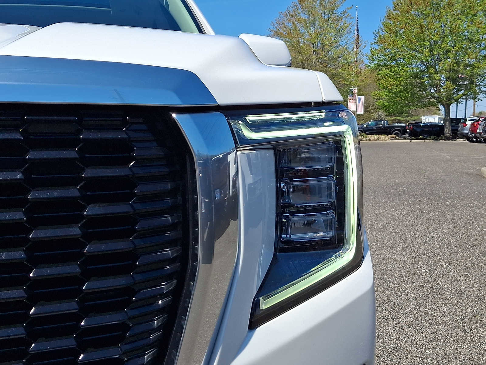 Used 2022 GMC Yukon Denali w/ Denali Premium Package AWD/4WD image 11