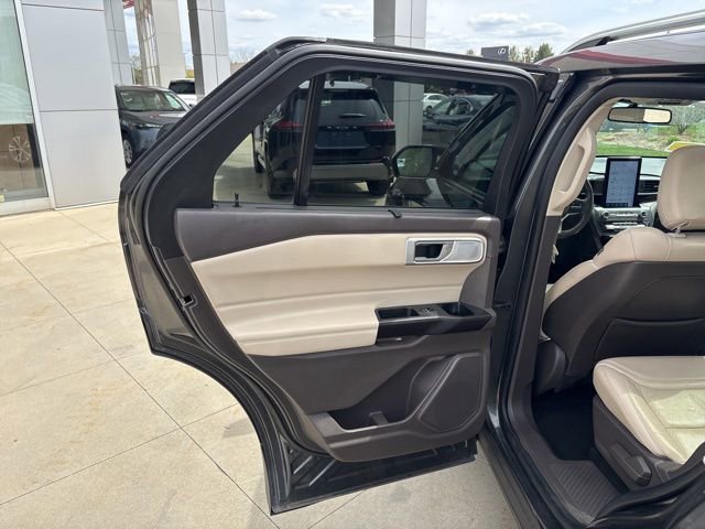 Used 2020 Ford Explorer Platinum w/ Premium Technology Package AWD/4WD image 33