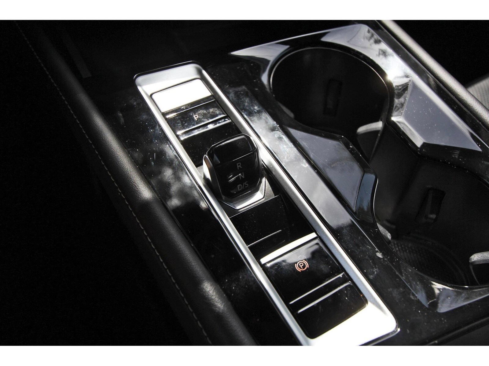 Used 2024 Volkswagen Atlas SE FWD image 24
