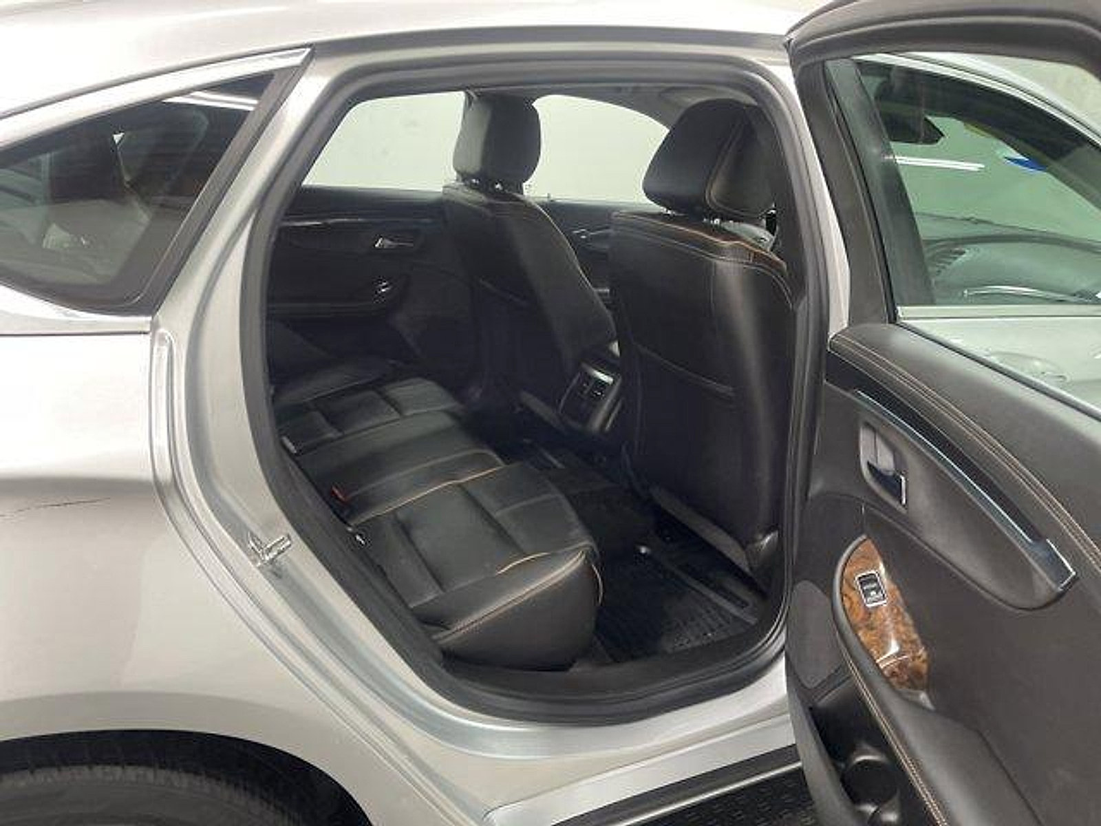 Used 2015 Chevrolet Impala LTZ FWD image 14