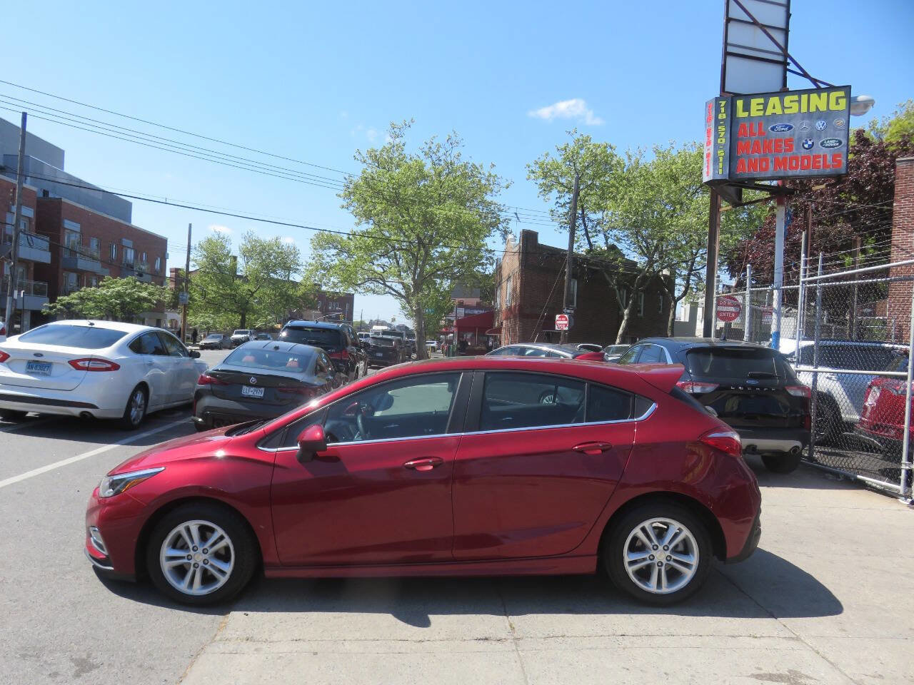 Used 2017 Chevrolet Cruze LT w/ Sun And Sound Package FWD image 7