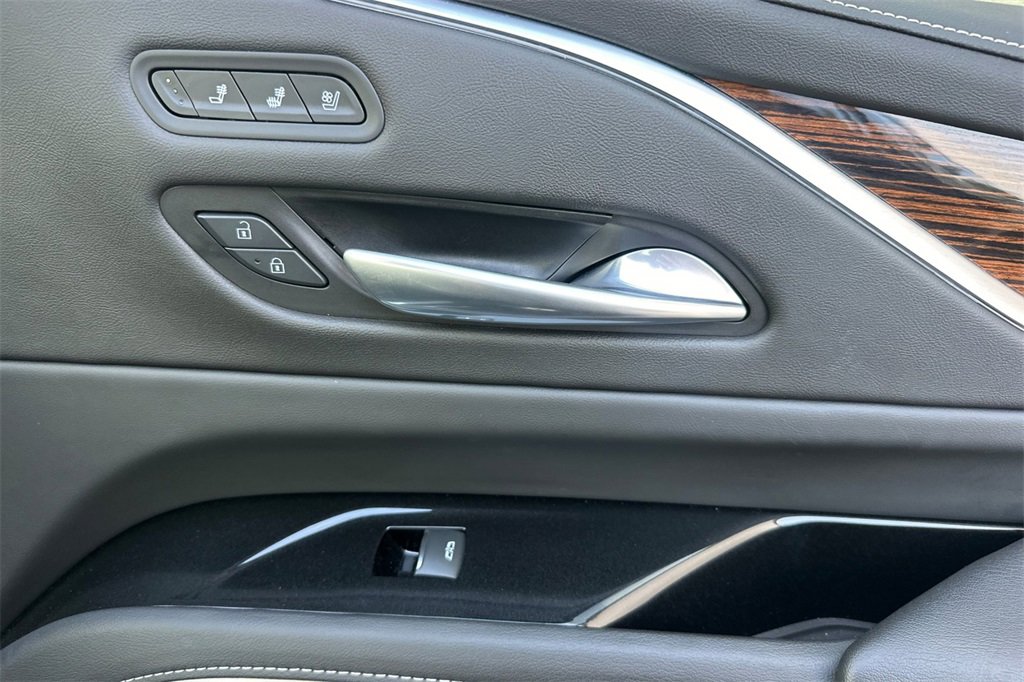 Used 2022 Cadillac Escalade Premium Luxury image 21