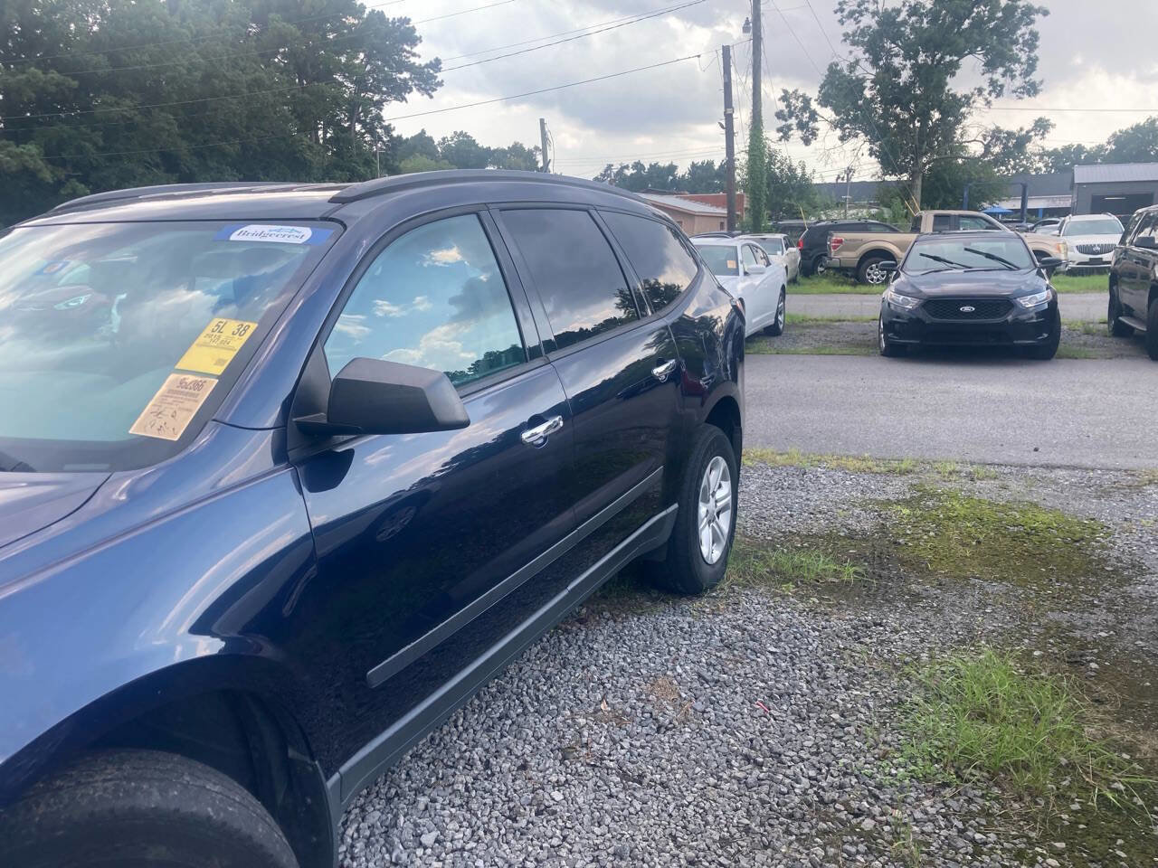 Used 2015 Chevrolet Traverse LS FWD image 3