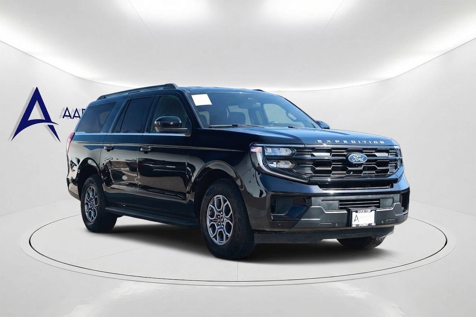 Used 2025 Ford Expedition Max Active AWD/4WD image 3
