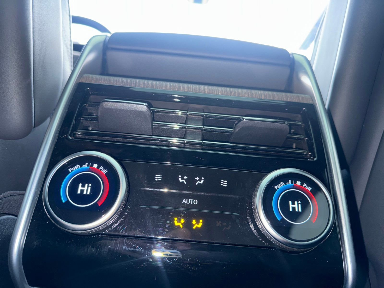 Used 2024 Land Rover Range Rover SE image 22