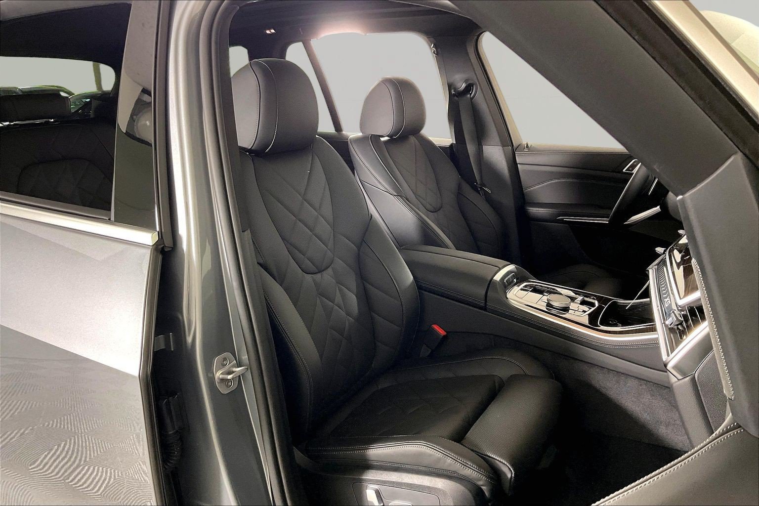 New 2026 BMW X5 xDrive40i w/ Premium Package AWD/4WD image 14